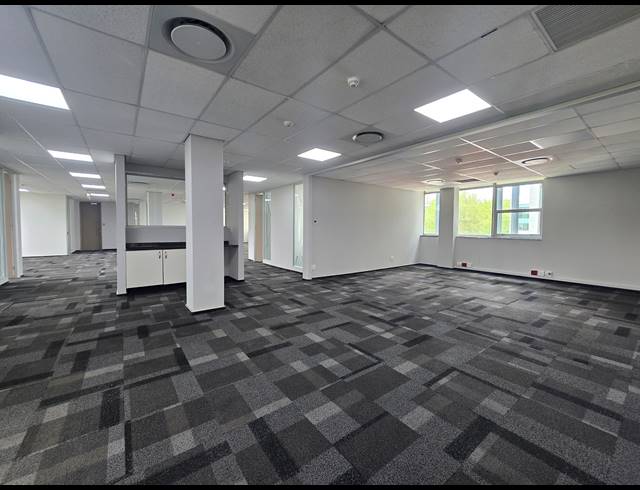 665M² OFFICE TO LET IN MAGALIESSIG